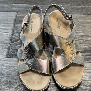 Clarks Metallic Strappy Sandals woman’s size 10 (s144)